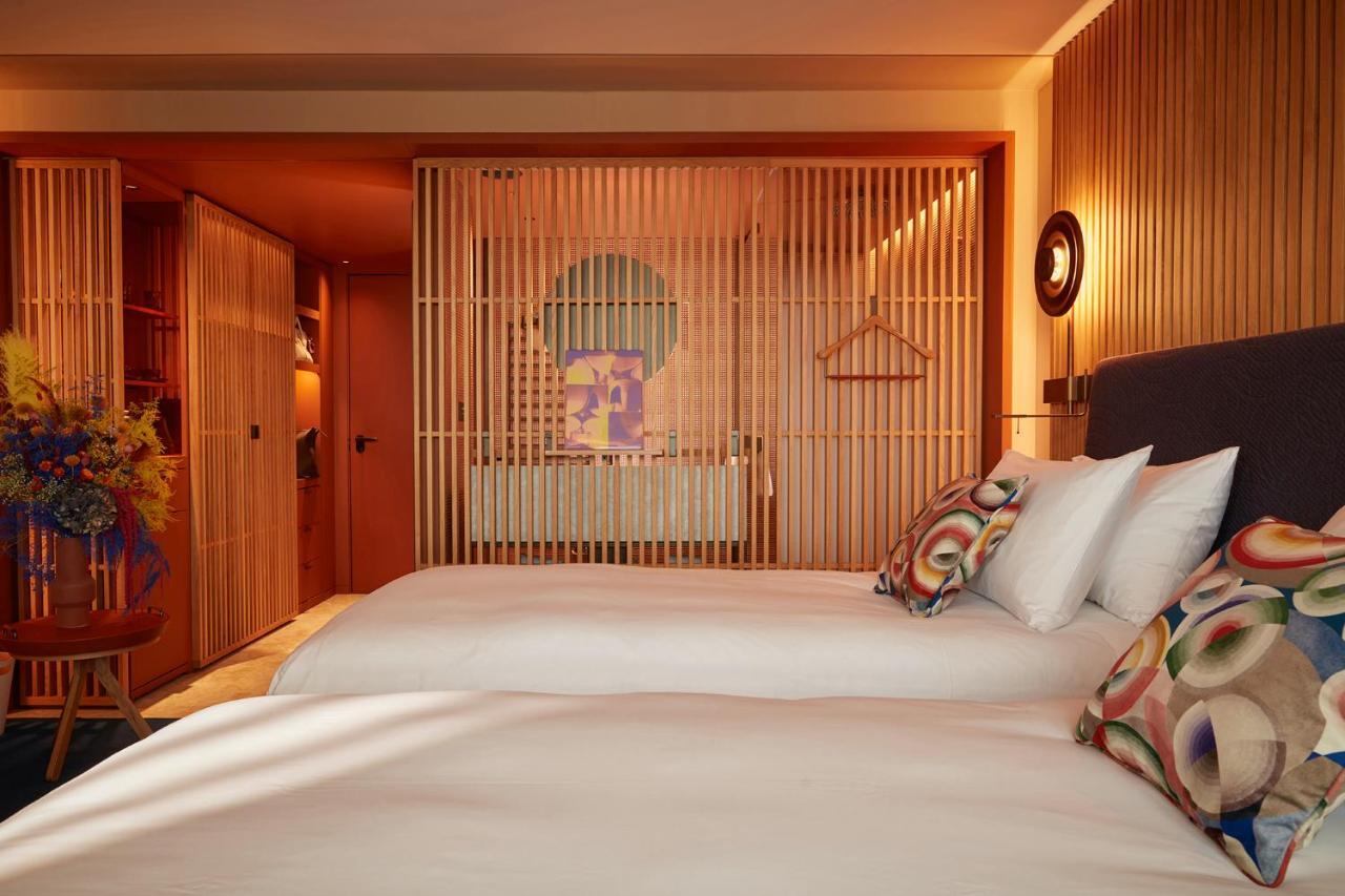So/ Paris Hotel Kültér fotó A room at the hotel