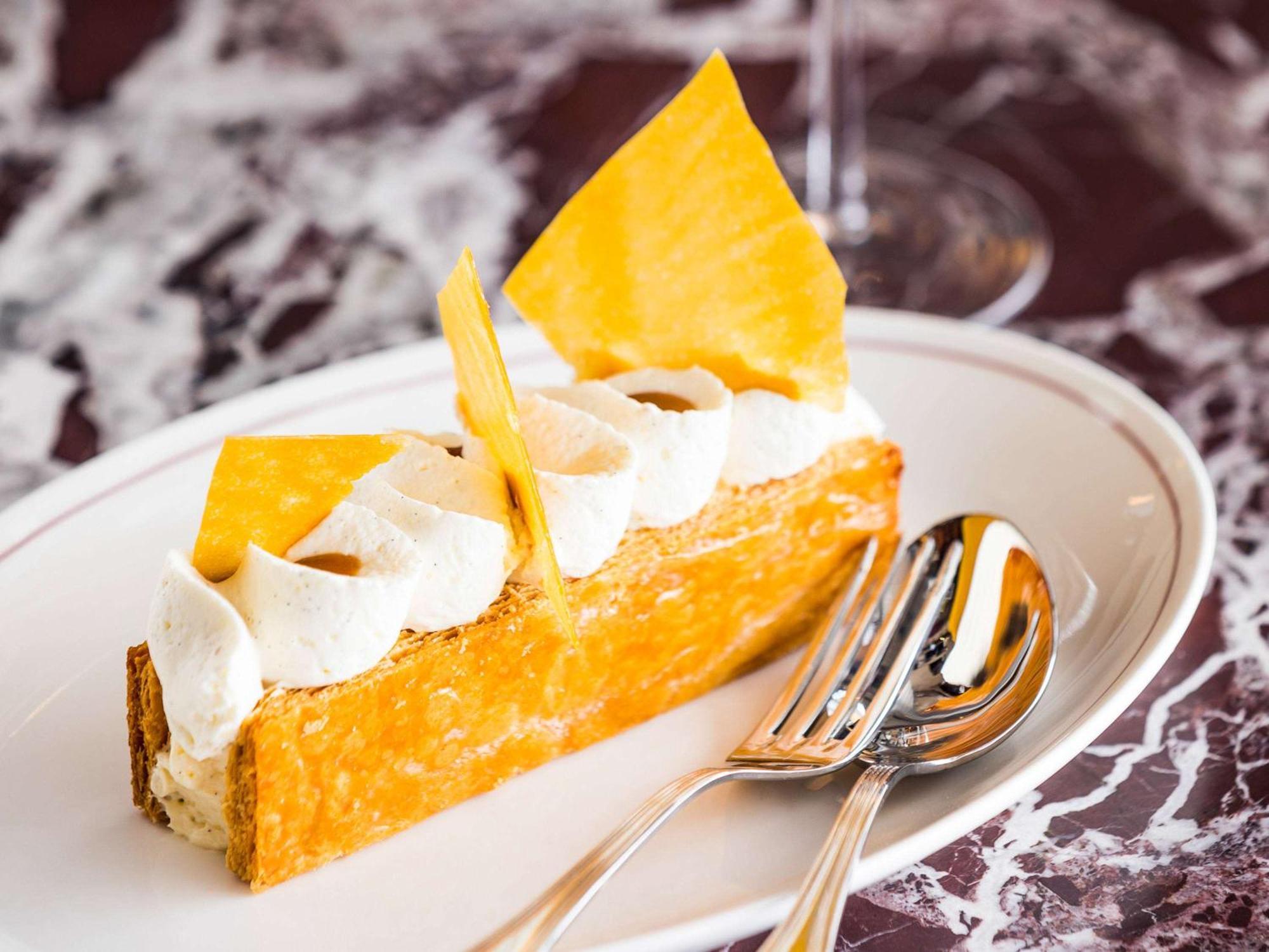 So/ Paris Hotel Kültér fotó A slice of mango float
