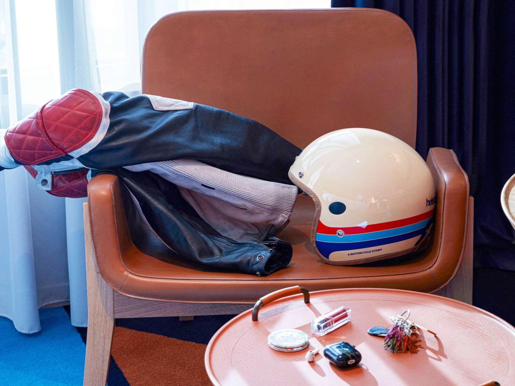 So/ Paris Hotel Kültér fotó A motorcycle helmet