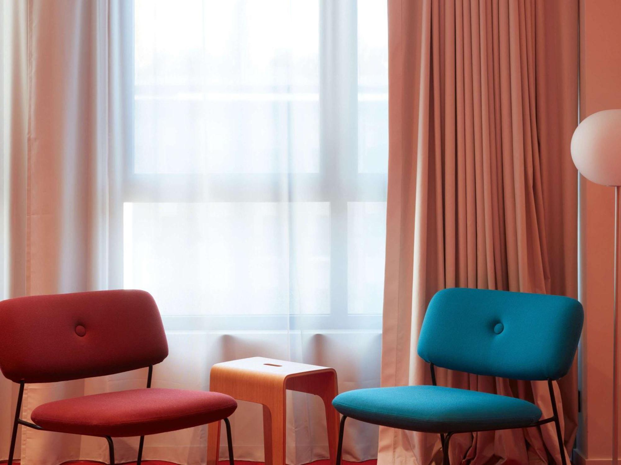 So/ Paris Hotel Kültér fotó The interior of a room at the hotel